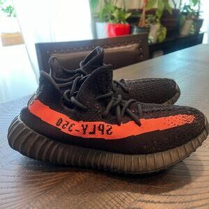 Adidas Yeezy Boost 350 V2 in the "Core Black/Red" 6 men *READD*